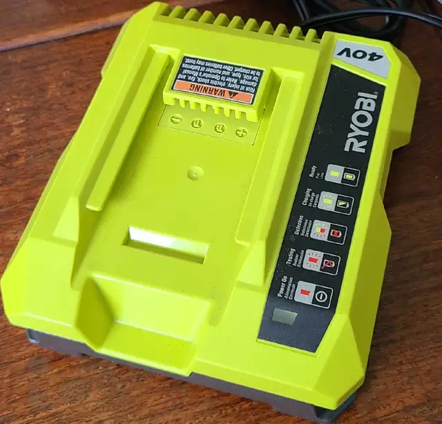 Ryobi battery charger  in Power Tools in Longueuil / South Shore - Image 3