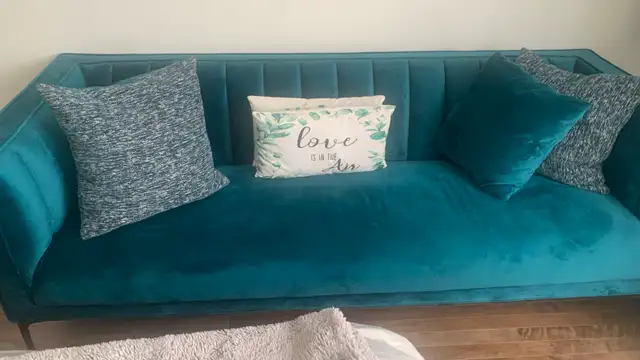 Tufted Sofa445588812889466880