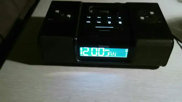 Ihome ip9 duel alarm clock am/fm stereo radio -no iPod good cond