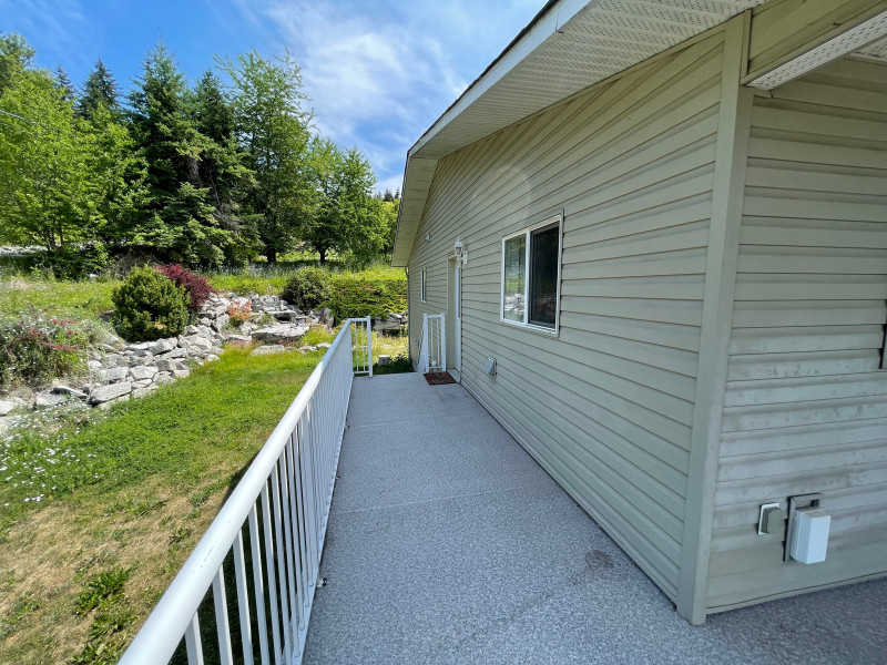 2 bedroom 1.5 Bathrooms Half Duplex in Salmon Arm Long Term Rentals