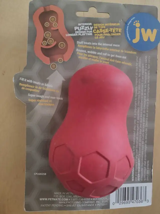 JW Tumble Teez Treat Dispensing Dog Toy plus a Fetch Toy in Accessories in St. Catharines - Image 5