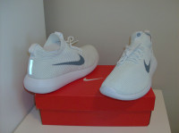 NEW Men’s Nike Flyknit Running Shoes  Size 8.5
