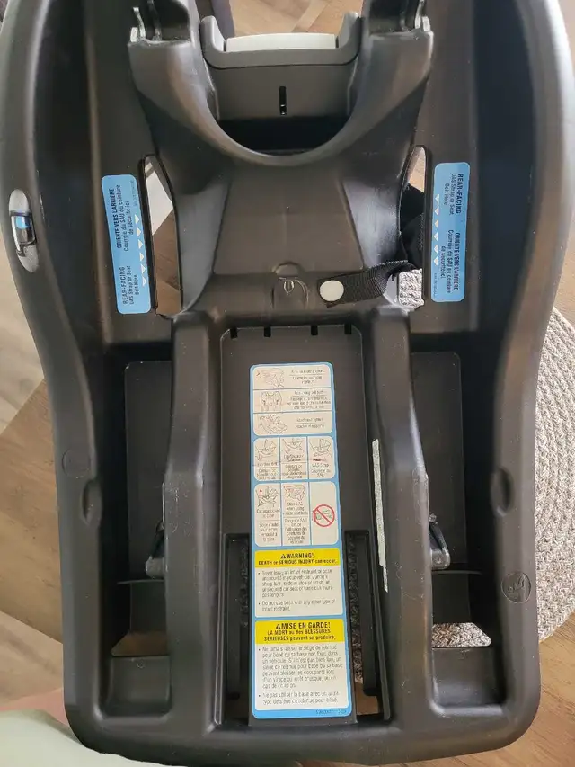 Graco SnugRide 35 Lite LX Infant Car Seat in Gotham in Strollers, Carriers & Car Seats in Edmonton - Image 9