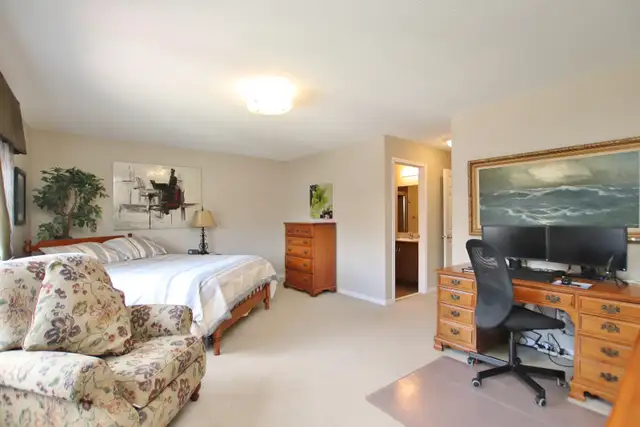 Charming Master Bedroom in Kanata-Stittsville 1100 in Room Rentals & Roommates in Ottawa - Image 5