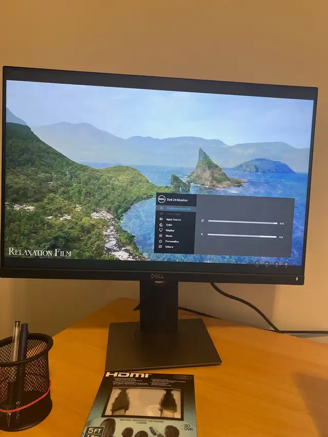 Monitor DELL 24 pouces -parfait pour le télétravail in Monitors in City of Montréal - Image 3