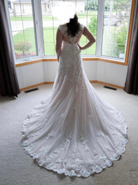 Beautiful Stella York Wedding Gown