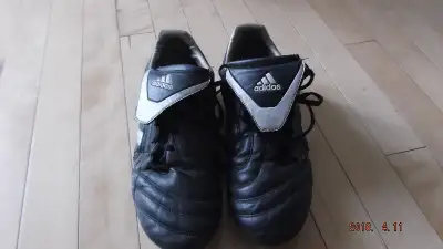 soulier de baseball ou soccer, View more