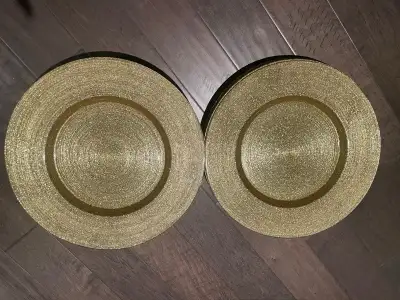 13 1/2 inches 12 plates Glass gold sparkle Excellent condition No chips or scratches