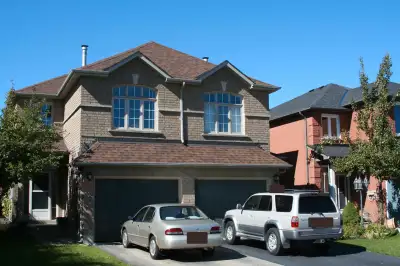 NEWMARKET -- Semi End Unit House for Lease (basement included)