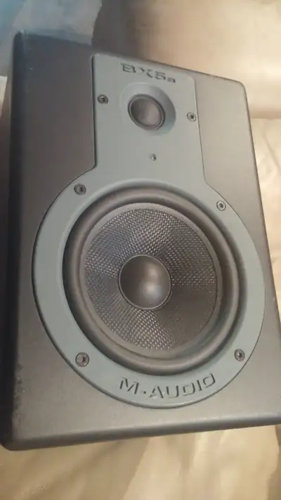 M-AUDIO BX5A DELUXE ACTIVE STUDIO MONITOR, View more