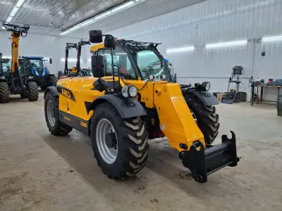 Kabota engine. MAXIMUM LIFTING HEIGHT 20.8 FT. Hydraulic Quick attached. Michelin 400/70-24 Maximum...
