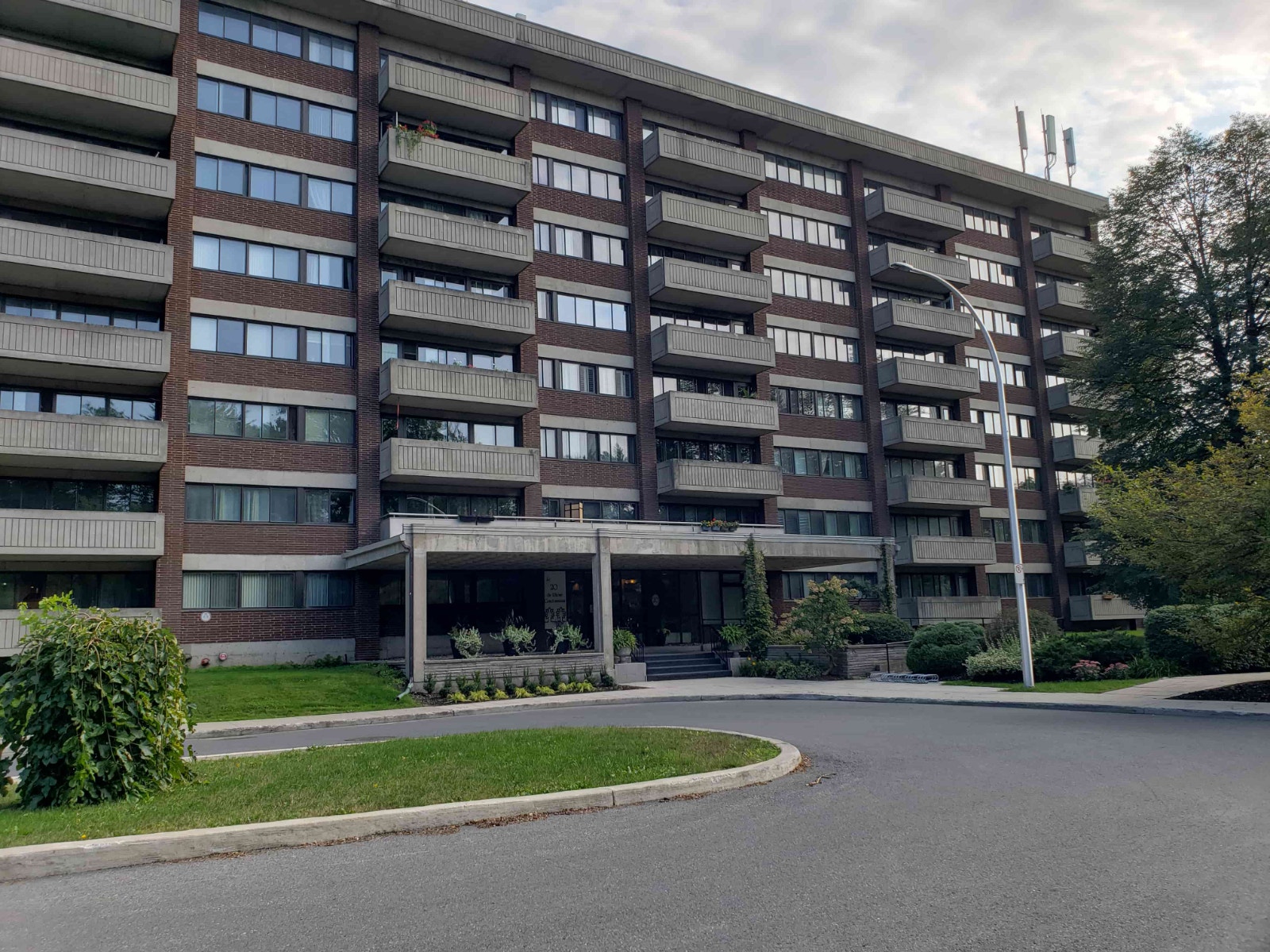 Condo de Luxe 3 1/2 830p.ca, MEUBLÉ à louer, 1188+charge — photo 2