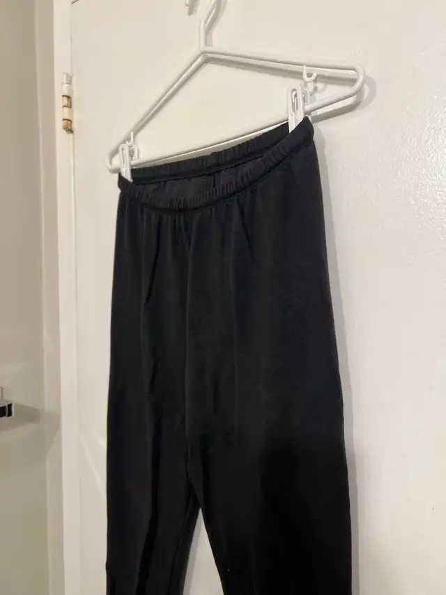 Aerie Sweatpants (XS) in Women's - Bottoms in City of Toronto - Image 3