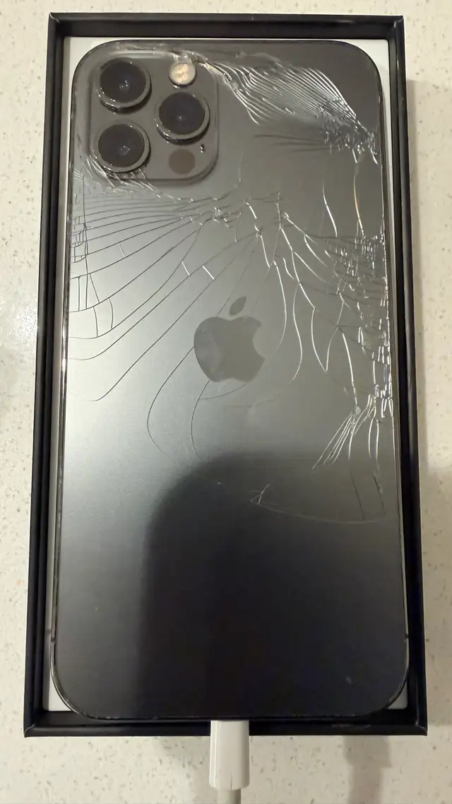 IPhone 12 Pro with charger and block - unlocked in Cell Phones in Calgary - Image 5