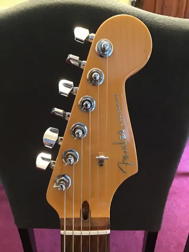 PROPERLY SET-UP 60th Anniversary Deluxe Stratocaster in Guitars in London - Image 4