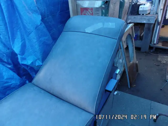 TATTOO TABLE BED in Health & Special Needs in Chilliwack - Image 7