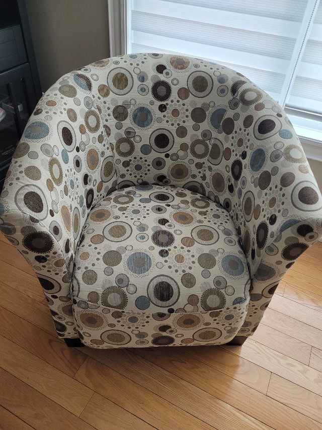 Accent chair in Chairs & Recliners in Mississauga / Peel Region