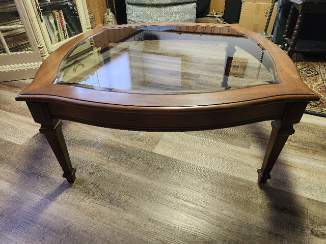 Walnut Coffee Table in Coffee Tables in St. Catharines - Image 2