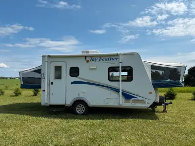 Jayfeather X17Z Hybrid camper 3000lb, easy to tow Fresh MVI Electric & propane hot water Everything...