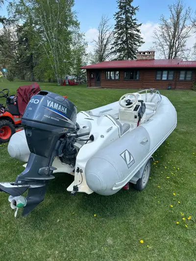 In good shape. Used very little. Depth, lights, speedo. Newer trailer. Cover (see light damage to fa...