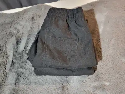 2 pantalons uniformes Collège Ville-Marie très petit adultes, View more