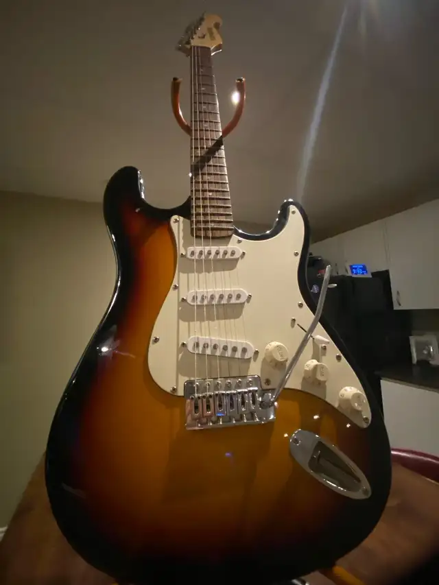 Sunrise Stratocaster Electric Guitar in Guitars in Ottawa - Image 3