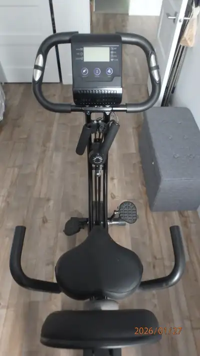 Vélo d'exercice stationnaire, View more
