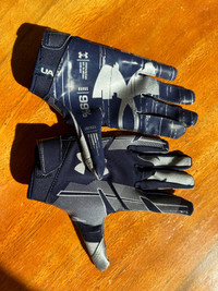 Football gloves (youth small)