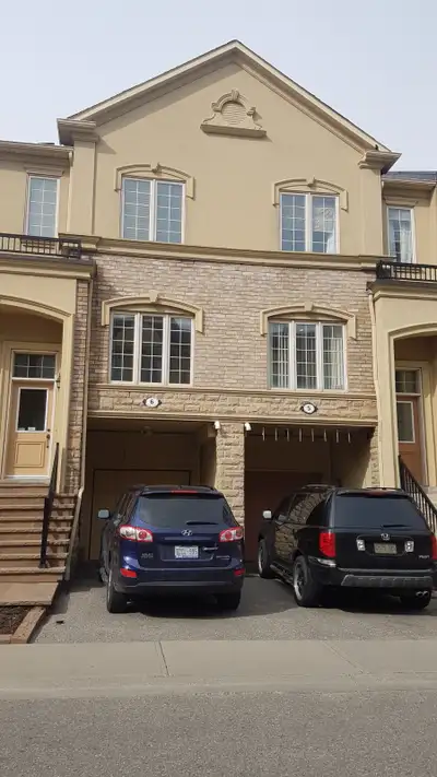 Large Master Bedroom in 3 bedroom townhouse. Ideal for single female or student. Shared kitchen, liv...