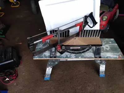 Scie à onglet en bonne condition  30$ de shawi sud, View more