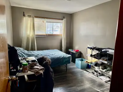 3 FURNISHED rooms available. Rare duplex for rent in the prime Tuxedo Park neighborhood. Utilities/I...