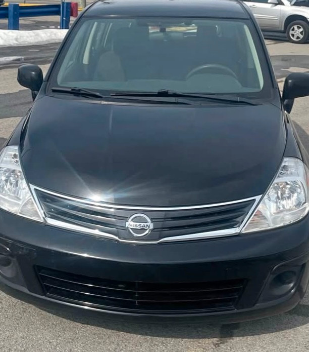 Nissan Versa dans Autos et camions  à Ville de Montréal - Image 4