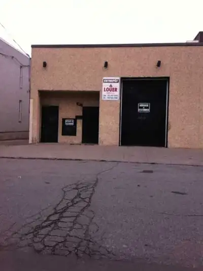 Entrepot à louer au 5773 Chabot (sous-sol) dans Rosemont Superficie environ 2300 pieds carré situé a...