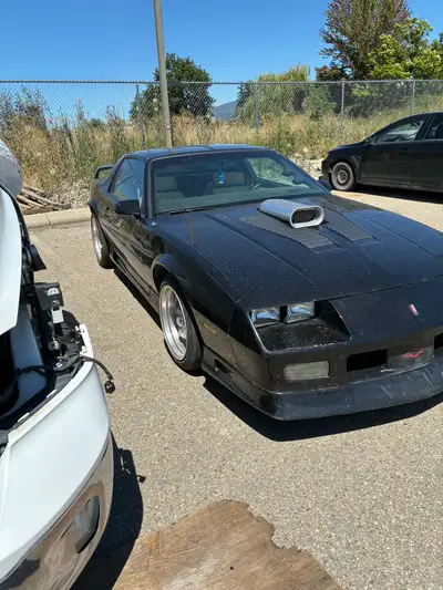91 Camaro iroc chassis on 17” wheels th400 transmission b&m shift kit with manual valve bodies and l...