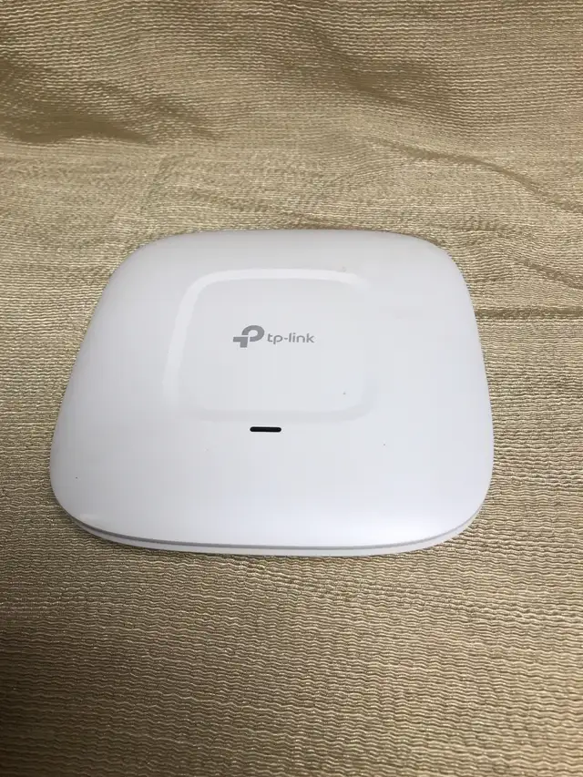 TP-Link EAP245 Wireless Dual Band Gigabit Ceiling Access Point in Networking in Oakville / Halton Region - Image 2