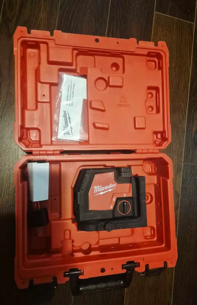 milwaukee Laser Level with Charger in Hand Tools in City of Toronto - Image 4