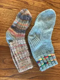 Deux paires de bas de laine pour enfants