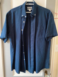 Men’s XL Dark Blue short sleeve buttoned down shirt