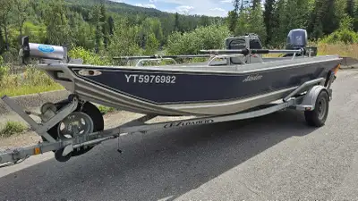 Has seen little use, less than 50 hrs total. Is in immaculate condition. LED headlight, Leelock anch...