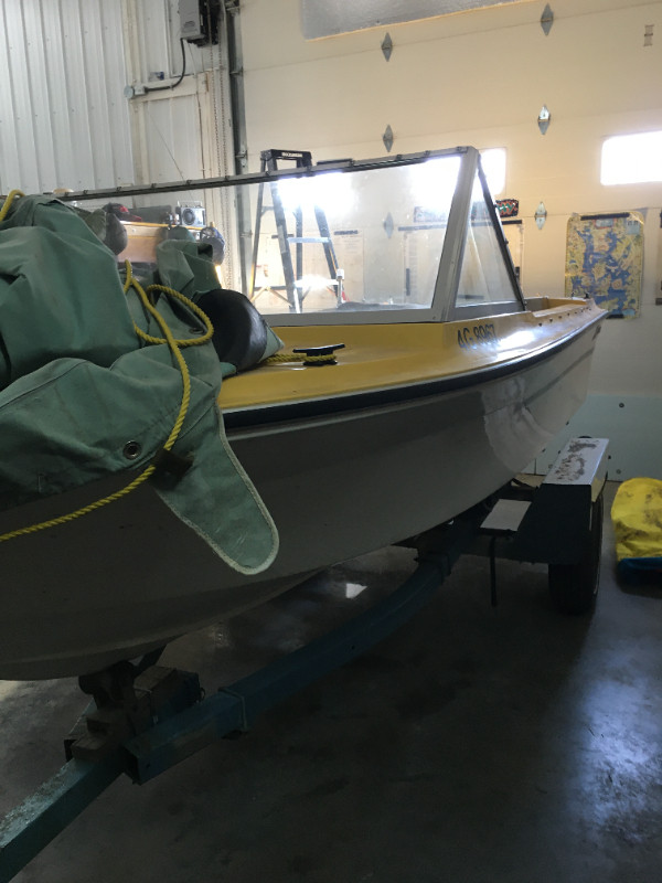 Selling 14'Anchor Fiberglass Boat Powerboats & Motorboats Saskatoon