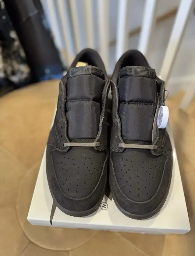 Jordan 1 Retro Low SP Travis Scott Velvet Brown  in Men's Shoes in Mississauga / Peel Region - Image 4