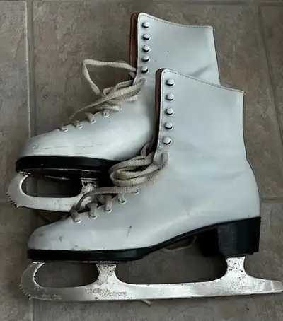 Women’s figure skates size 7, View more