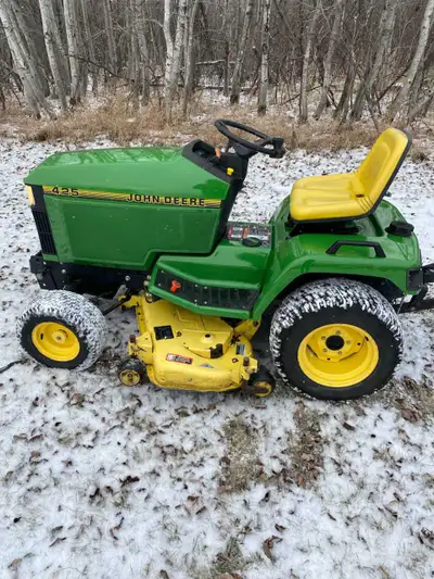 425 John Deere tractor 3pt hitch, pto, front hydraulics, 45 inch deck, 1500 hours