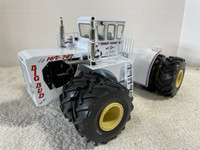 *SHARP* 1/32 BIG BUD 16V-749 900HP Farm Toy Tractor
