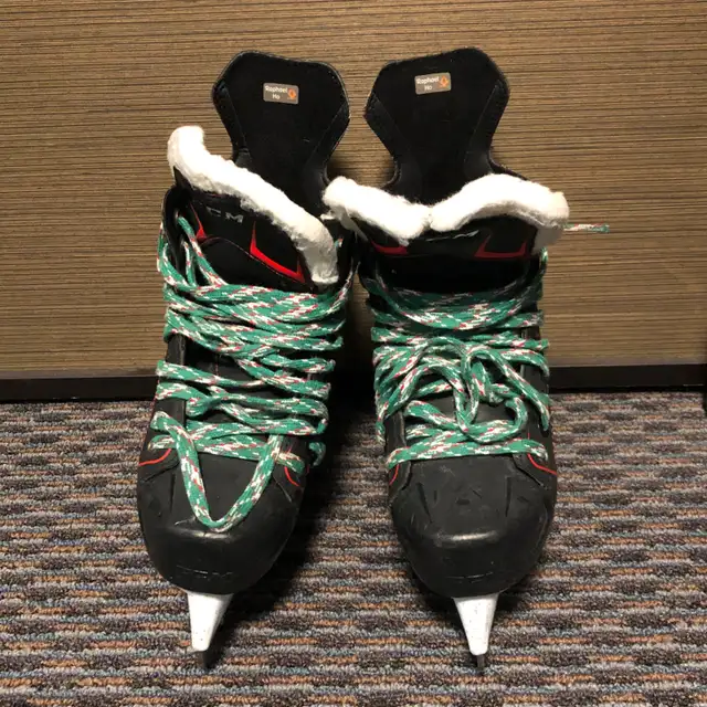 BAUER “ Supreme ONE 40” Junior Shin Pad, EXCELLENT Condition! in Hockey in Edmonton - Image 7