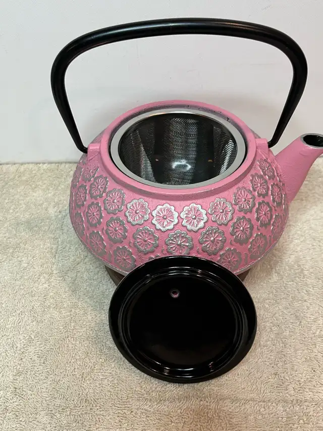 Apple Blossoms Cast Tea Pot62854394113155122