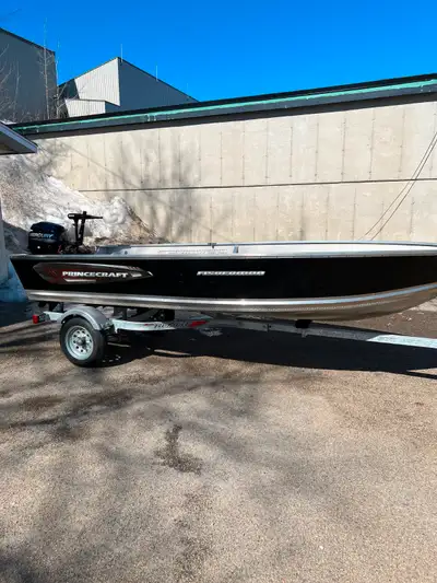Chaloupe Princecraft modèle Fisherman,avec Remorque Remeq, Moteur 9,9 h.p.Mercury 4 temps,inclus mot...