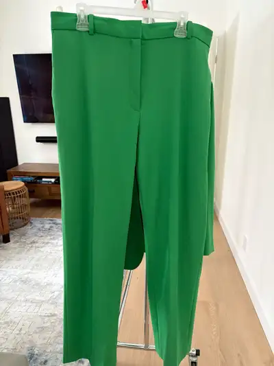 Aritzia Babaton Atelier woman’s Green suit size 3 (16), View more