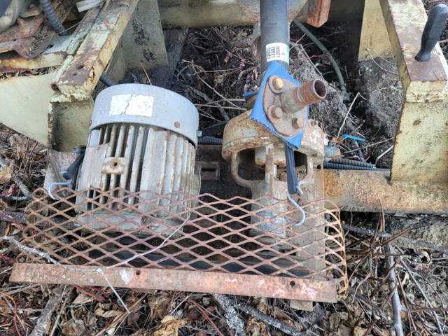 Ball mill with balls and slurry pump in Other in Quesnel - Image 3