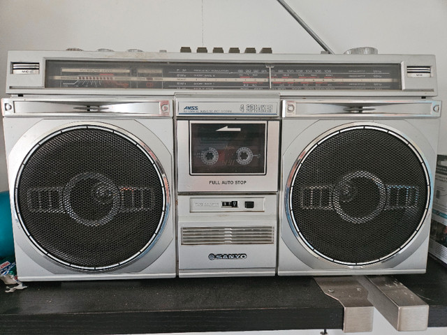 Radio ghettoblaster vintage SANYO dans Art et objets de collection  à Ville de Montréal